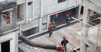 আশকোনায় জঙ্গি আস্তানায় নিহত কিশোর আফিফ কাদেরীর শরীরে একাধিক গুলির চিহ্ন পাওয়া গেছে বলে জানিয়েছেন তার ময়নাতদন্তকারী চিকিৎসক।