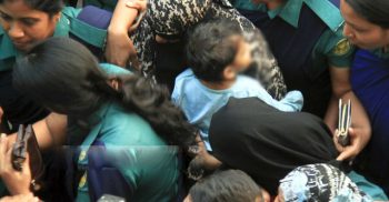 পুলিশি অভিযানের মুখে আশকোনার জঙ্গি আস্তানা থেকে ধরা দেওয়া দুই নারীকে জিজ্ঞাসাবাদের জন‌্য সাত দিনের হেফাজতে পেয়েছে পুলিশ।