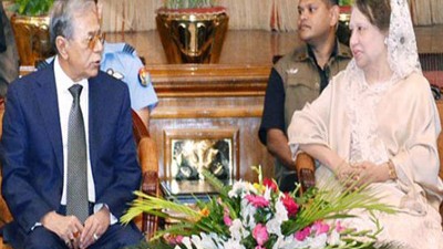 রাষ্ট্রপতির সাথে খালেদা জিয়ার আলোচনা শুরু
