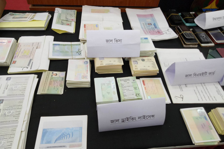 ভিসা পাসপোর্ট ও পুলিশ ক্লিয়ারেন্স ওয়ান-টু’র ব্যাপার!