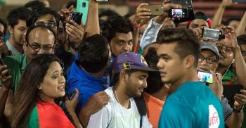 সিডনিতে ভক্তদের কবলে তাসকিন