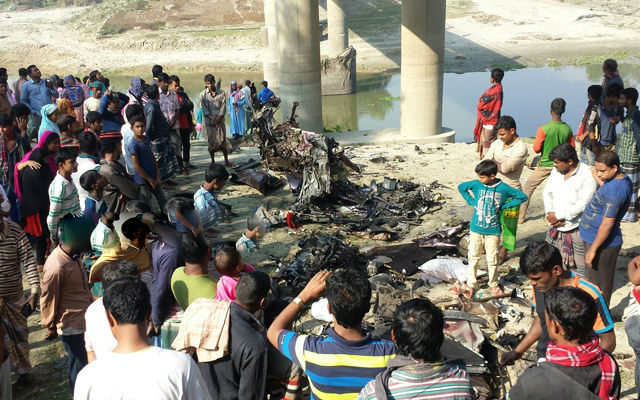 মৈত্রী এক্সপ্রেসের ধাক্কায় অরক্ষিত ক্রসিংয়ে নিহত ৫।