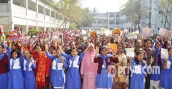 নতুন পাঠ্যবইয়ে যত ভুল,দেশজুড়ে সমালোচনার ঝড় উঠেছে।
