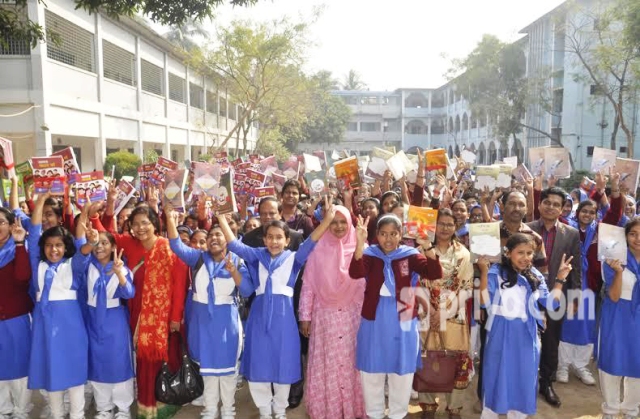 নতুন পাঠ্যবইয়ে যত ভুল,দেশজুড়ে সমালোচনার ঝড় উঠেছে।