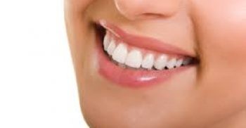 সহজ উপায়ে দাঁত সাদা করতে কিছু ঘরোয়া উপায়।