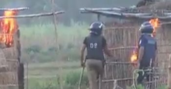 সাঁওতালদের ঘরে আগুন দিয়েছে পুলিশ: তদন্ত প্রতিবেদন।