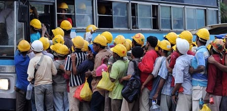 আরব-আমিরাতে মানবেতর জীবন-যাপন করছে শতাধিক বাংলাদেশী !