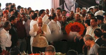 ফুলেল শ্রদ্ধায় সুরঞ্জিতকে শেষ বিদায়।