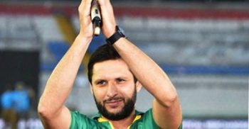 ৪ বারই অবসরের কথা বলে জাতীয় দলে ফিরে আফ্রিদি