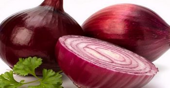 হাই ব্লাড প্রেশার নিয়ন্ত্রণে রাখতে রোজ খান একটা কাঁচা পেঁয়াজ, সঙ্গে এগুলোও