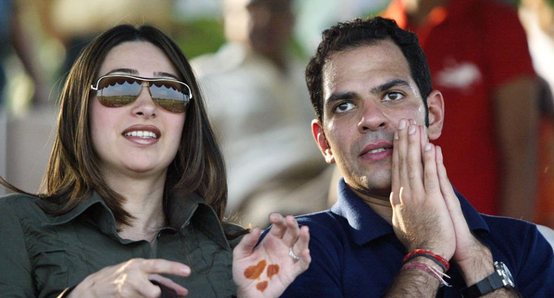 বয়ফ্রেন্ডের জন্যই স্বামীকে ডিভোর্স দেন কারিশমা!