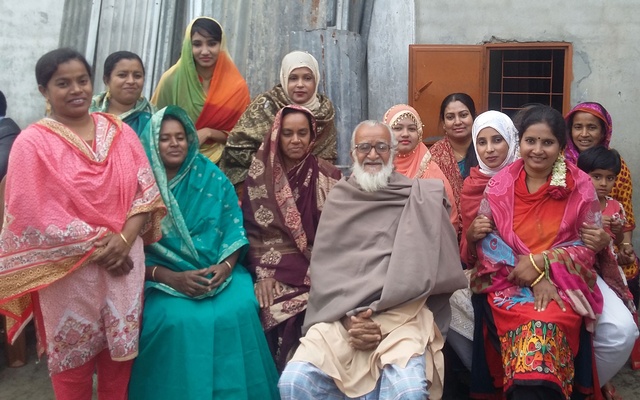 মৃত বাবাকে দেখতে দেখতে মারা গেলেন মেয়ে