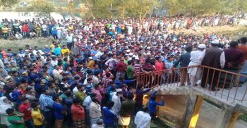 মারধরের খেসারত হিসেবে জনতার সামনে যুবলীগ নেতাকে জুতাপেটা