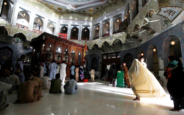 পাকিস্তানে মাজারে হামলায় মৃত ৮০, দমনাভিযানে ৩১ জঙ্গি নিহত