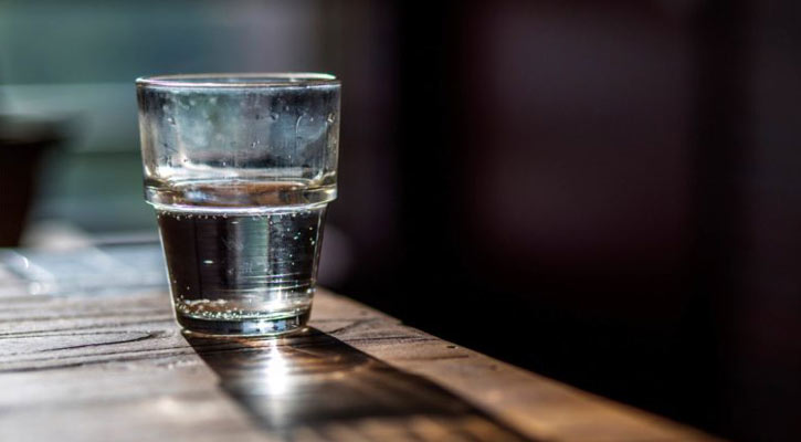 রাতের রেখে দেওয়া পানি পান স্বাস্থ্যসম্মত?