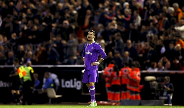 বার্সাকে সুযোগ করে দিচ্ছে রিয়াল