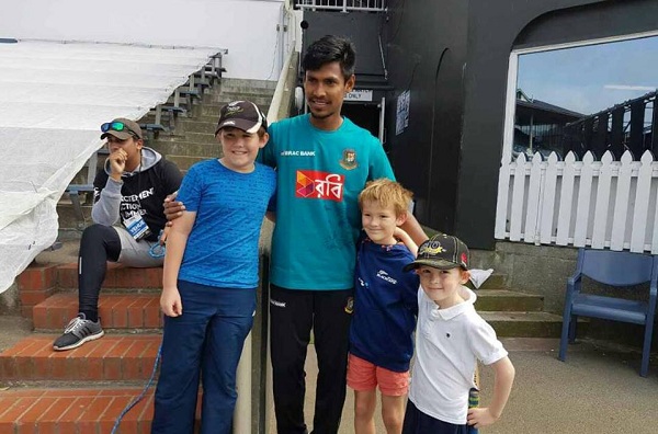 জনপ্রিয়তায় এখনো প্রথম সারিতে কাটার মোস্তাফিজ