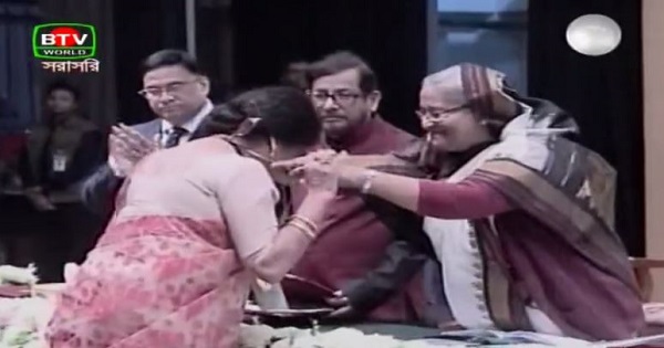 ১৭ বিশিষ্ট ব্যক্তিকে একুশে পদক দিলেন প্রধানমন্ত্রী