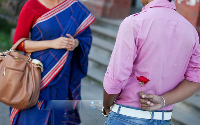 ভালোবেসে সখী