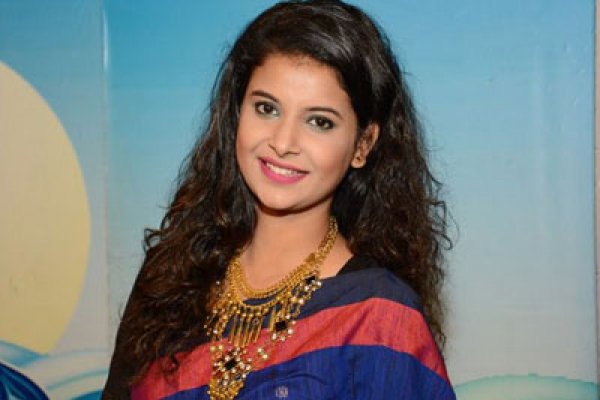 অবশেষে ছক্কা মারার মতো বল পেলেন শবনম ফারিয়া