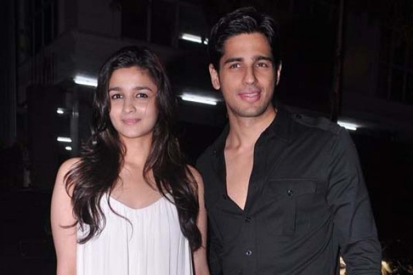 মাঝরাতে আচমকা আলিয়ার বাড়িতে সিদ্ধার্থ