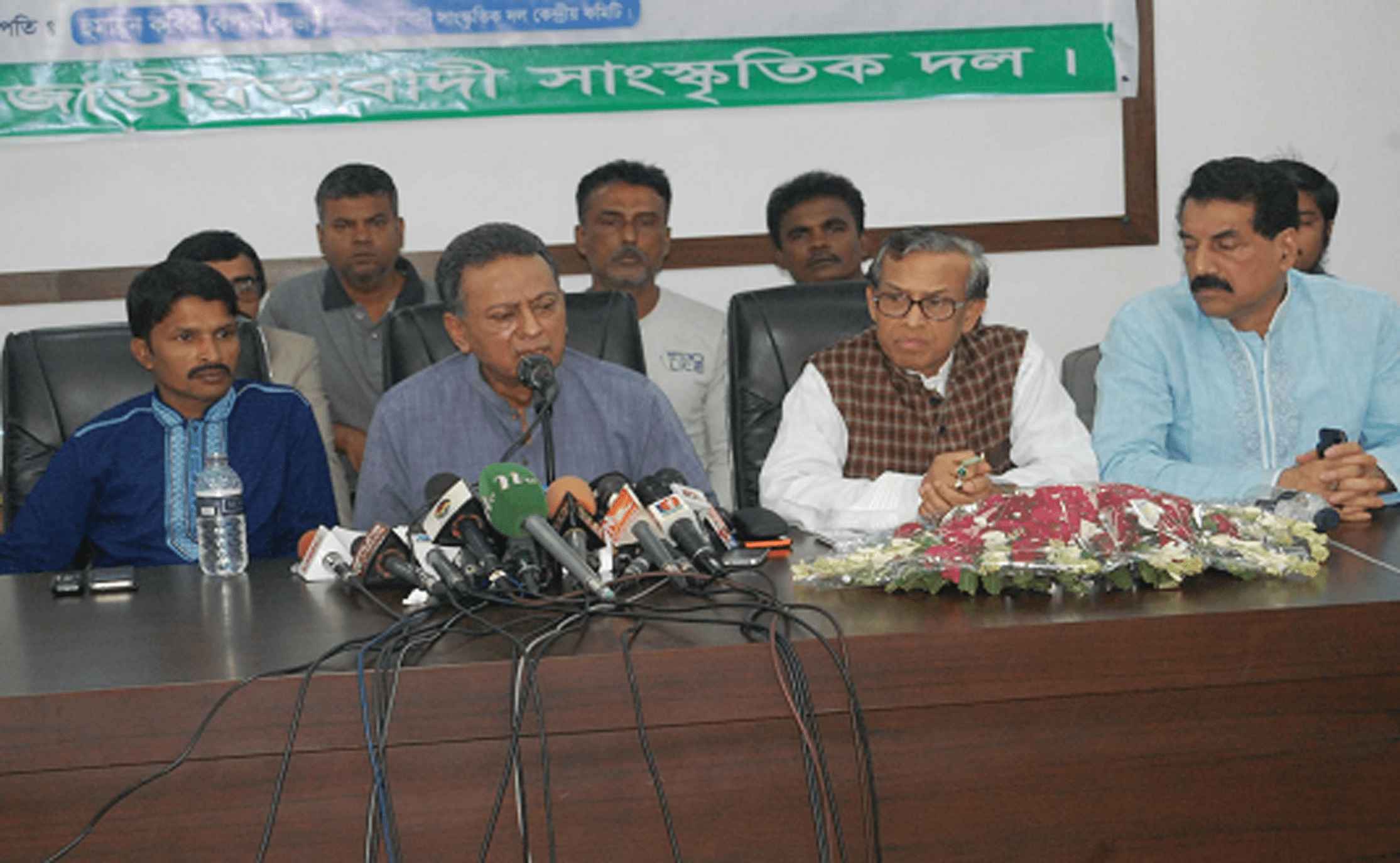 বাংলাদেশ ব্যাংকে অগ্নিকাণ্ড নিয়ে প্রশ্ন আমির খসরুর