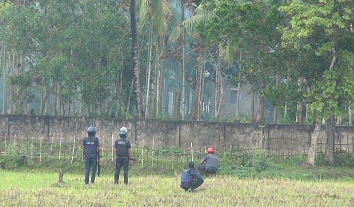 নাসিরপুরে জঙ্গি আস্তানায় অভিযান ‘চূড়ান্ত পর্যায়ে