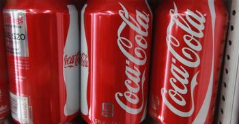 কোকা-কোলার ক্যানে মানুষের বর্জ্য