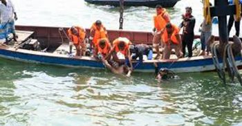 বাগেরহাটে ৫০ জন যাত্রী নিয়ে ট্রলারডুবি, ৩ লাশ উদ্ধার