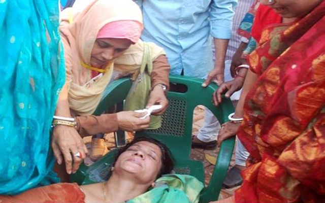 দলে ‘পদ না পেয়ে’ মহিলা আওয়ামী লীগ নেত্রী অজ্ঞান