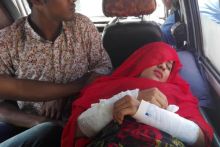 শ্রেণিকক্ষে ঢুকে শিক্ষিকার হাত ভাঙল ‘বখাটে’