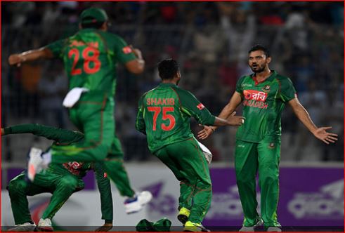 রানের খাতা না খুলতেই মাশরফির শিকার উদ্বোধনী ব্যাটসম্যান ধানুষ্কা গুনাথিলাকা