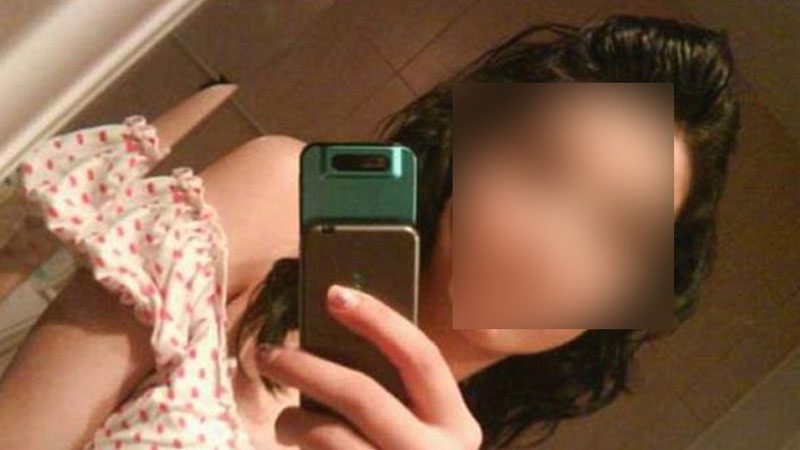 মোবাইলে মায়ের খোশগল্প, খাবার চাওয়ায় ছেলেকে গলা টিপে খুন