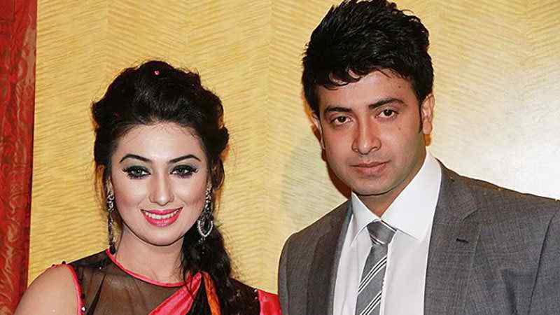 ২০০৮ সালের ১৮ এপ্রিল অপুকে বিয়ে করেন শাকিব