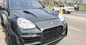 শুল্ক ফাঁকি জেনে চার কোটি টাকার গাড়ি ফেলে গেলেন ‘সম্মানিত’ ব্যক্তি