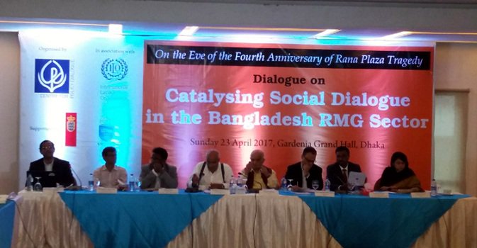 ‘দেশের তৈরি পোশাক নিয়ে অনৈতিক ব্যবসা করছে বিদেশী ক্রেতারা’