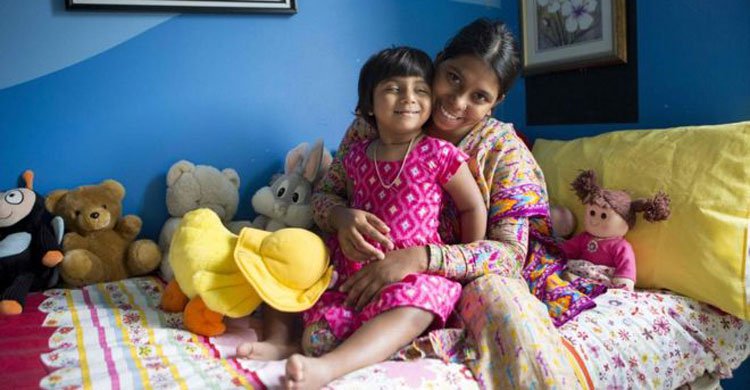 দেশে ফিরল ‘তিন পা নিয়ে জন্ম’ নেয়া শিশু চৈতি