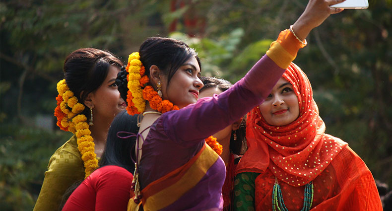 যেসব কারণে বাঙালি মেয়েরাই আদর্শ প্রেমিকা