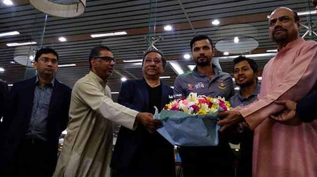 পাপনের দাবি মাশরাফি টি-টুয়েন্টি ছাড়েননি!