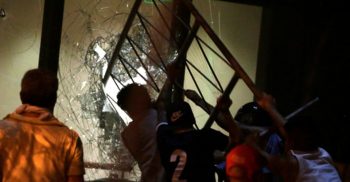 প্যারাগুয়ের সংসদ ভবন পুড়িয়ে দিল ক্ষুব্ধ জনতা