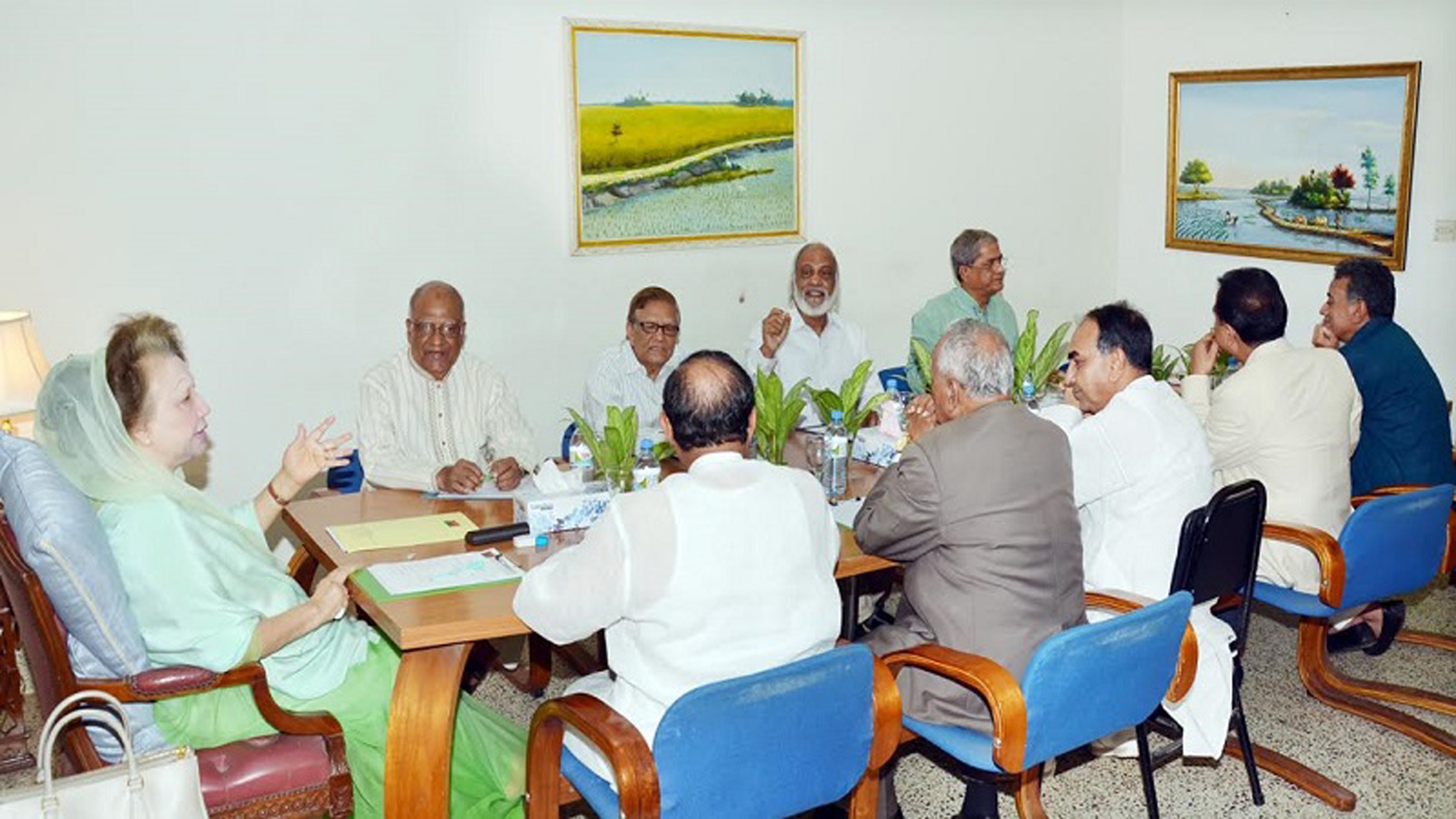 ভারতের সঙ্গে চুক্তি নিয়ে অনুষ্ঠানিক প্রতিক্রিয়া জানাবেন, খালেদা