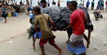 ঘূর্ণিঝড় মোরা আঘাত হেনেছে কক্সবাজার উপকূলে