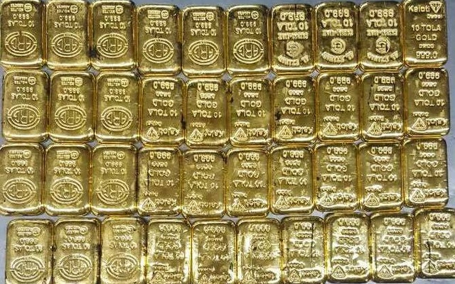 বিমান যাত্রী “অন্তর্বাসে” লুকিয়ে আনে ‘সোনার বার’ তুবুও শেষ রক্ষা হয়নি তাঁর!