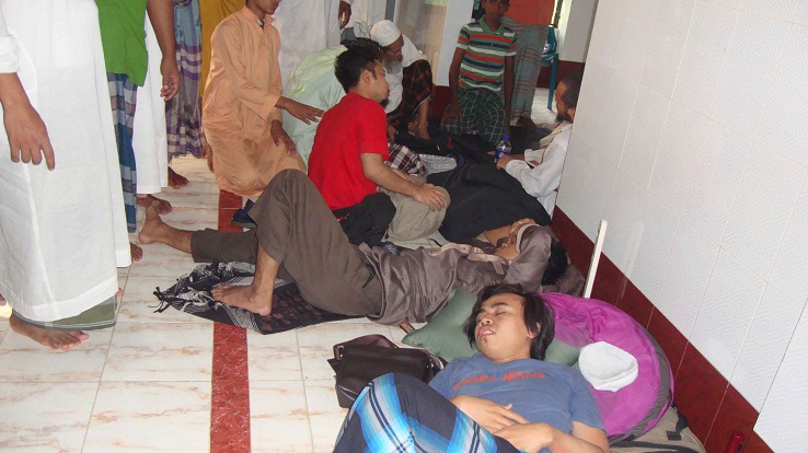 তাবলীগ জামাতের ৮ বিদেশি সদস্যকে মসজিদের ভেতরে অজ্ঞান করে সর্বস্ব লুটে নিয়েছেন এক প্রতারক।