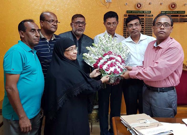 ফেনীর নবাগত জেলা প্রশাসককে ফেনী শিশু নিকেতন স্কুলের পক্ষ থেকে ফুলেল শুভেচ্ছা