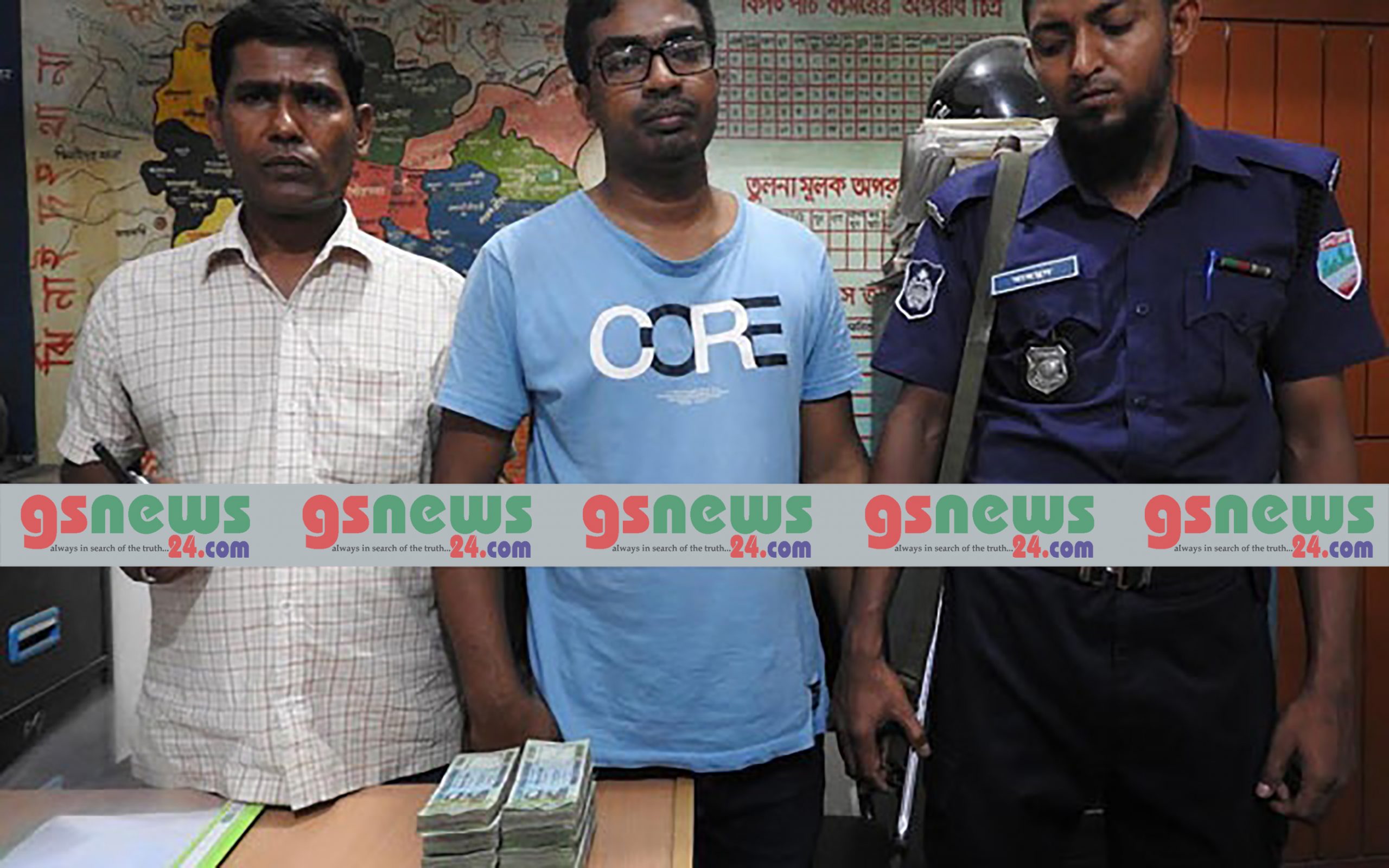 ডিসিকে ঘুষ দিতে গিয়ে ৫ লাখ টাকাসহ গ্রেপ্তার