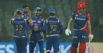 সবার শীর্ষে র্প্লে-অফে মুম্বাই !