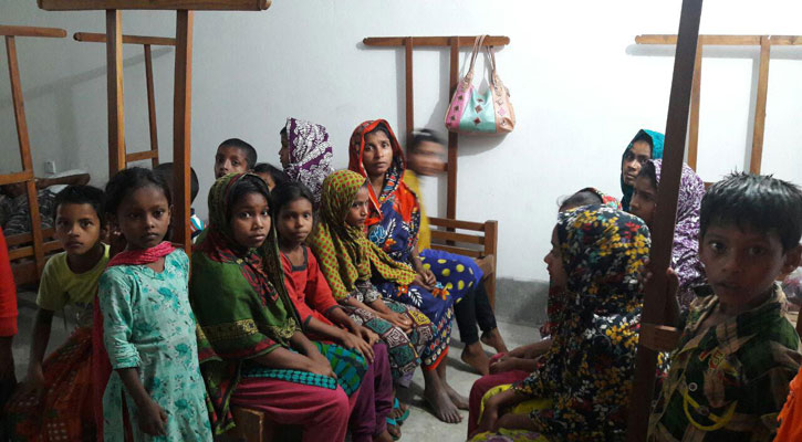 ফেনী আশ্রয় কেন্দ্রে পানি খেয়ে রোজা!