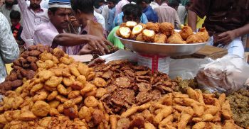 ফুটপাতের এইসব খাবারগুলো খাবেন না