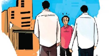 সাদাপোশাকে গ্রেপ্তার করতে এলে